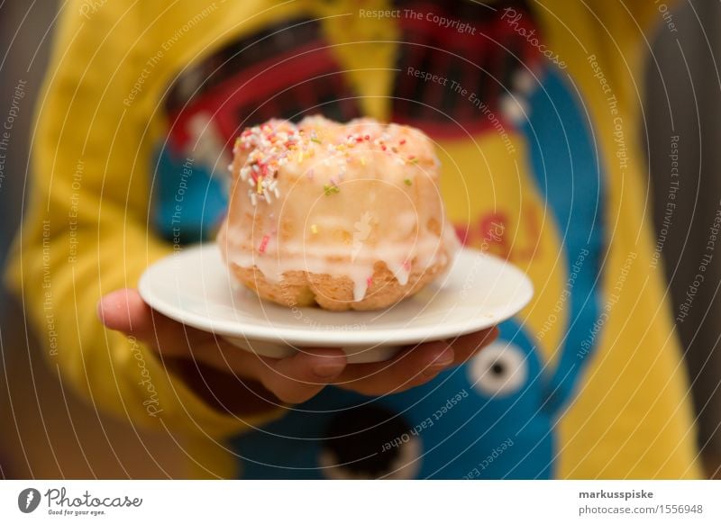 kindergeburtstag kuchen Lebensmittel Kuchen Dessert Süßwaren Schokolade Gugelhupf glasur Zitrone Streusel mehrfarbig Ernährung Essen Kaffeetrinken