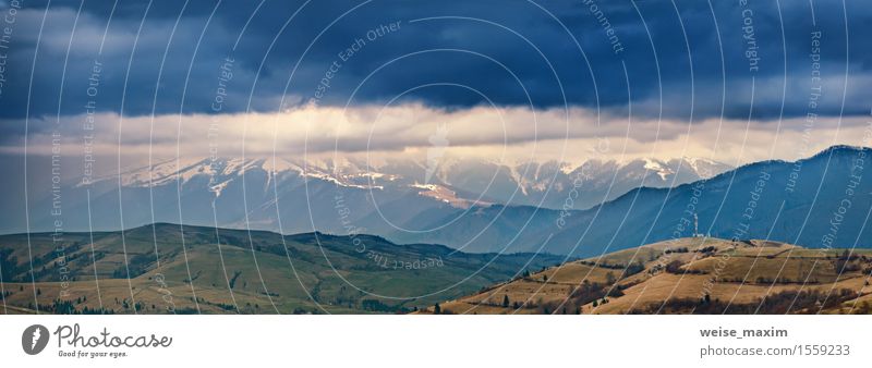 Frühlingssturm, -regen und -wolken in den Bergen Ferien & Urlaub & Reisen Schnee Berge u. Gebirge Natur Landschaft Himmel Wolken Unwetter Regen Baum Hügel Alpen