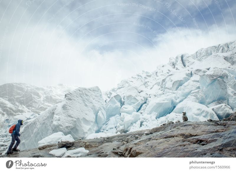 Rutschpartie? Sport wandern Umwelt Natur Urelemente Wasser Himmel Wolken Klima Klimawandel schlechtes Wetter Nebel Eis Frost Schnee Schneefall Hügel Felsen