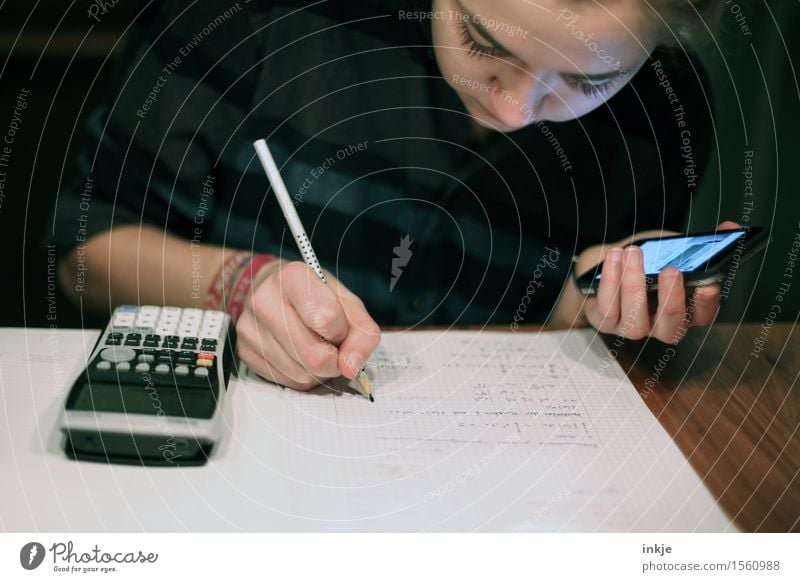 immer on Bildung Schule lernen Schüler Studium Student Hausaufgabe Mathematik Gymnasium Handy Taschenrechner Mädchen Junge Frau Jugendliche Leben Gesicht