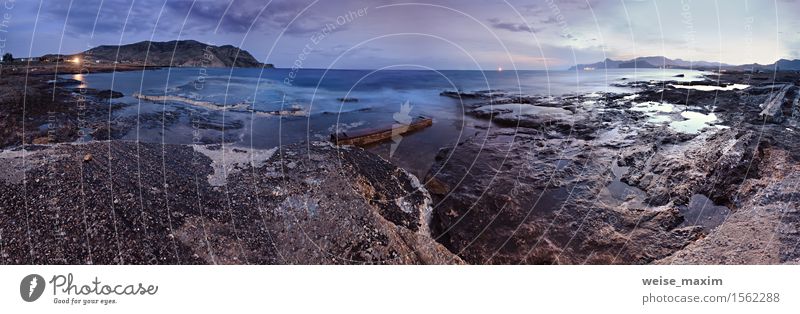 Nachtmarinepanorama. Frühlingsabend auf der Küste von Schwarzem Meer Erholung Ferien & Urlaub & Reisen Tourismus Sommer Berge u. Gebirge Natur Landschaft Wasser