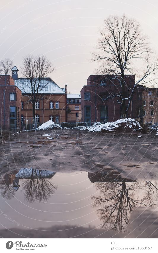 tannenstraße Baustelle Umwelt Erde Wasser Himmel Herbst Winter schlechtes Wetter Schnee Stadt Haus Einfamilienhaus Gebäude bauen kalt Pfütze Farbfoto