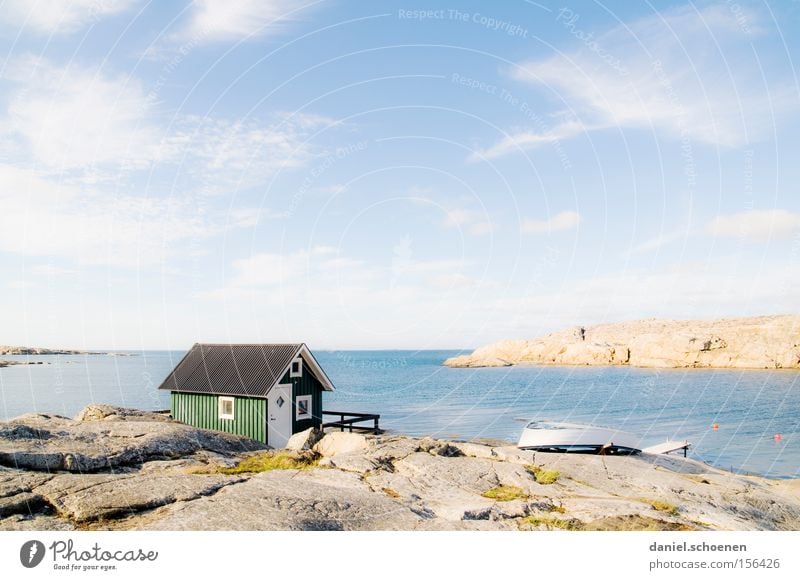 urlaubsreif Haus Hütte Meer Schweden Skandinavien Himmel Wetter Sommer Holz grün blau Wasser Horizont Sonne Licht Farbe Strand Küste