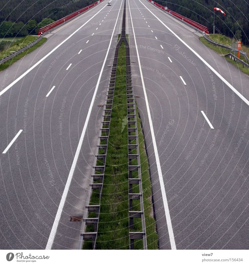 Mittelstreifen Straße Autobahn Wege & Pfade Spuren Verkehr Teer Straßenbelag Belag Beton Güterverkehr & Logistik Linie Schilder & Markierungen Schnellstraße