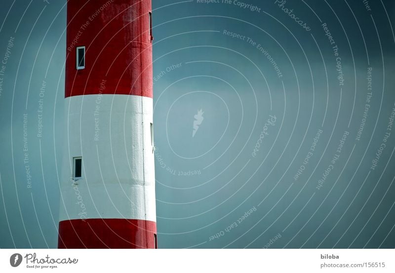 Höher als man denkt Turm Leuchtturm Architektur Fenster Mauer rot Blauer Himmel stark Kraft Stimmung groß lang schön Sicherheit Strand Küste Wahrzeichen Denkmal