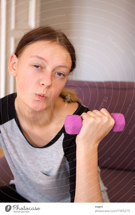 Jugend trainiert für Olympia I sportlich Fitness Sport-Training Hantel feminin Junge Frau Jugendliche 1 Mensch 13-18 Jahre sitzen schön einzigartig dünn stark