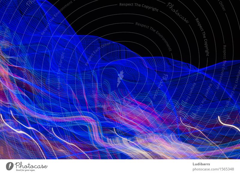 Abstrakte blaue und rosa fließende Lichter Freude Kunst außergewöhnlich Coolness hell schwarz türkis Fröhlichkeit Gelassenheit Farbe Farbintensität Kräusel