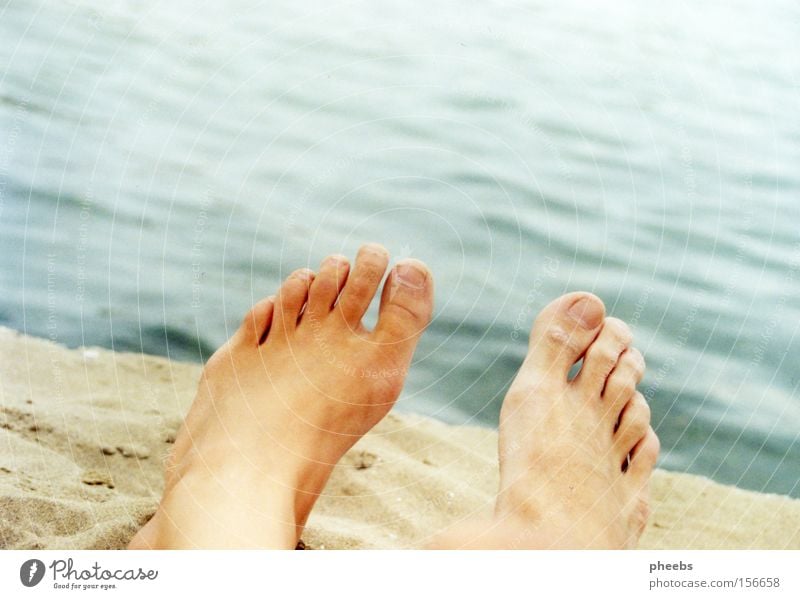 differ:ent Meer See Fuß Sand Strand Sommer Mann Frau Stein Wasser