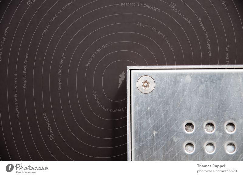 Box Metallwaren silber Schraube rund Kasten eckig Hintergrundbild dunkel Loch formal aufräumen Vor dunklem Hintergrund Makroaufnahme Nahaufnahme Qualität