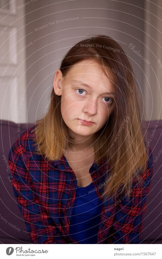 nicht der beste Tag feminin Junge Frau Jugendliche 1 Mensch 13-18 Jahre Blick sitzen authentisch Gefühle Stimmung Traurigkeit Müdigkeit Enttäuschung Erschöpfung