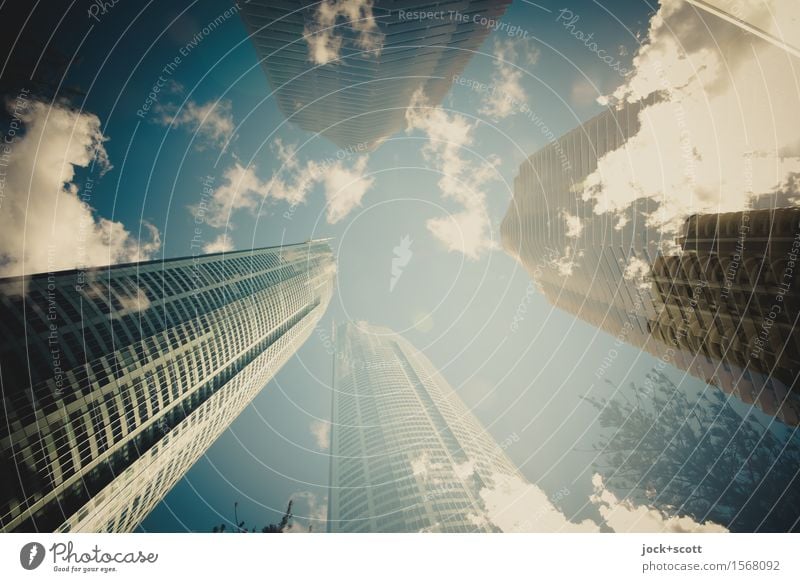 Skyline in den Wolken Hochhaus Hotel Fassade fantastisch hoch Einigkeit Fortschritt innovativ Klima Wachstum Reichtum Doppelbelichtung Illusion Silhouette