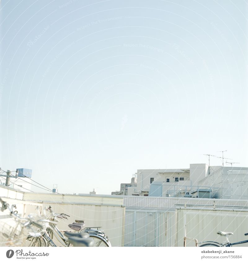 Dachreise Luft Stimmungsbild Himmel blau weiß Licht Quadrat Japan Tokyo Schererei Dachterrasse