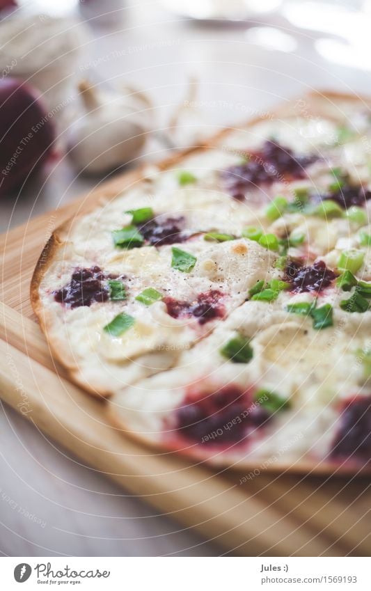 Seebär. Lebensmittel Teigwaren Backwaren Preiselbeeren Camonbert Knoblauch Ernährung Mittagessen Abendessen Vegetarische Ernährung Flammkuchen Flammerie Brett