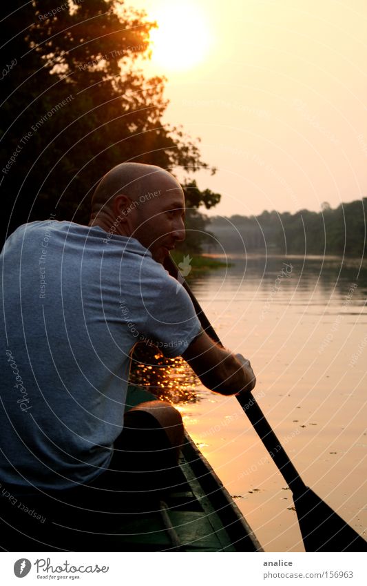 venezianisches Blut Sonne Sport Wassersport maskulin Mann Erwachsene Rücken 1 Mensch Natur Sonnenaufgang Sonnenuntergang Wald Fluss Verkehr Schifffahrt