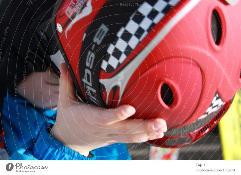 Der Kälte entgegen... Skier Winter kalt Junge Skikurs Kind Minusgrade Helm Profi Sport Schnee Österreich Hand Freizeit & Hobby