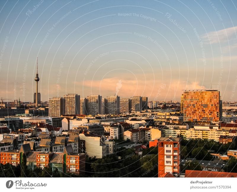 Blick nach Ostberlin Ferien & Urlaub & Reisen Tourismus Ausflug Ferne Freiheit Sightseeing Städtereise Sommerurlaub Hauptstadt Stadtzentrum Haus Hochhaus Turm