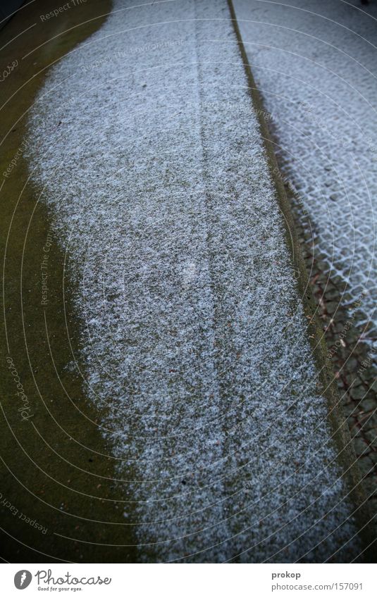 Interpretationswiese Schnee graphisch Kurve unberührt Wege & Pfade Straße Streifen ruhig flach gerade dunkel simpel Linie Verkehrswege Kraft Sicherheit Neigung