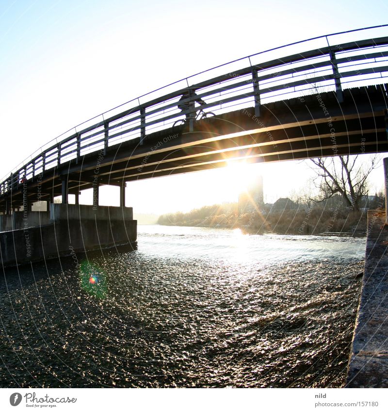 radlfahrer Fahrrad Steg Brücke Flaucher Isar München Gegenlicht Schönes Wetter Quadrat Fischauge Winter Fluss Fahrradfahren