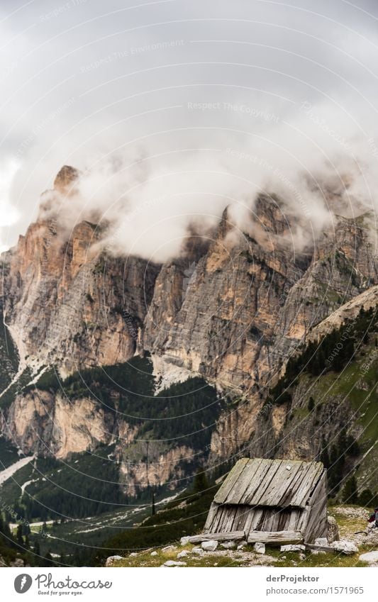 Schutzhütte in den Dolomiten in den Wolken Ferien & Urlaub & Reisen Tourismus Ausflug Abenteuer Ferne Freiheit Camping Berge u. Gebirge wandern Umwelt Natur