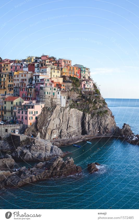 Cinque Terre Klima Schönes Wetter Küste Meer Kleinstadt Stadtrand Altstadt Haus maritim blau Sehenswürdigkeit Farbfoto mehrfarbig Außenaufnahme Menschenleer Tag