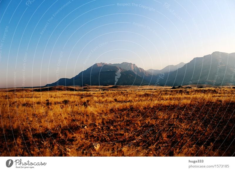 Lass den Blick schweifen Umwelt Natur Landschaft Erde Sonne Schönes Wetter Hügel Berge u. Gebirge Gipfel Wüste Menschenleer exotisch Ferne frei gigantisch