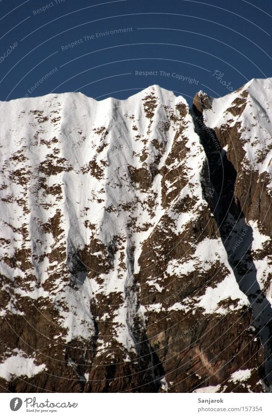 Kleiner Sonntagsspaziergang Berge u. Gebirge Schnee Gipfel Felsen Felswand Bergsteigen Höhe Einsamkeit Hochgebirge Stein Berghang wandern Klettern Freiheit