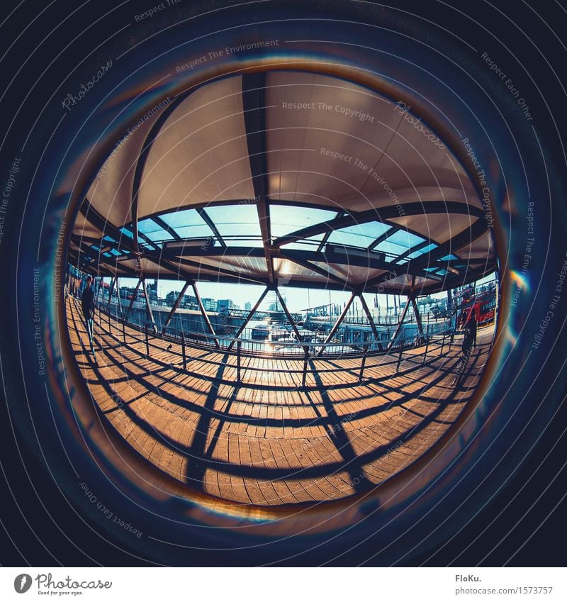 Fischauge am Hafen Tourismus Städtereise Sonne Sonnenaufgang Sonnenuntergang Sonnenlicht Hamburg Hafenstadt Brücke Sehenswürdigkeit rund Stadt blau orange