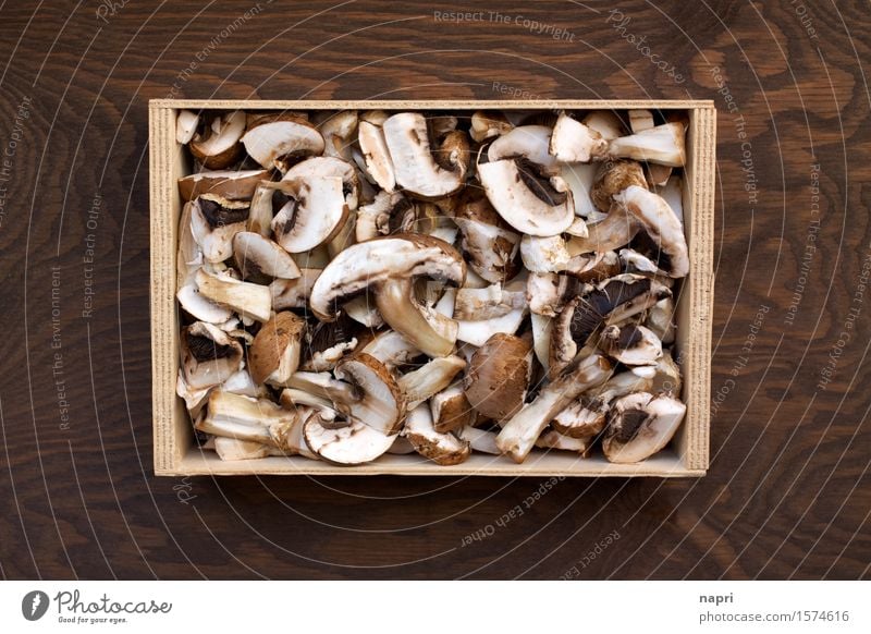 jeschnibbelte Pilze I Lebensmittel Champignons Ernährung Vegetarische Ernährung Billig braun geschnitten Vegane Ernährung herbstlich Bioprodukte Farbfoto