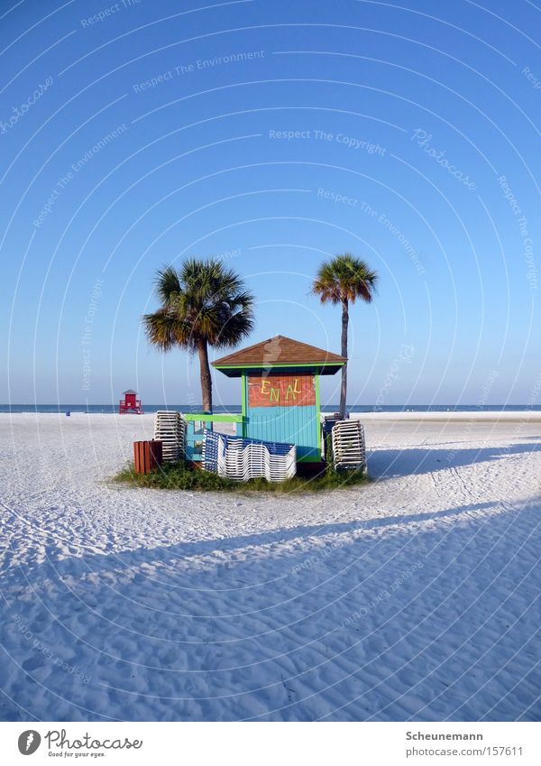 Beach House Strand Haus Sandstrand Meer Kiosk Palme Blauer Himmel mehrfarbig Oase Küste beach house