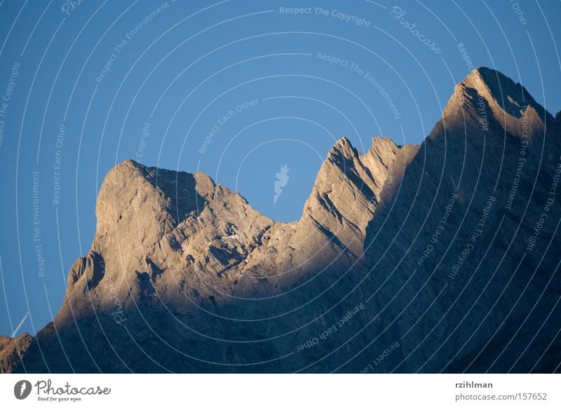 Berggipfel in der Morgensonne Alb Alpen Berge u. Gebirge Gipfel Bergkamm Bergkette Niveau Kraft Sonnenaufgang Sonnenlicht Schweizer Berge Lampe