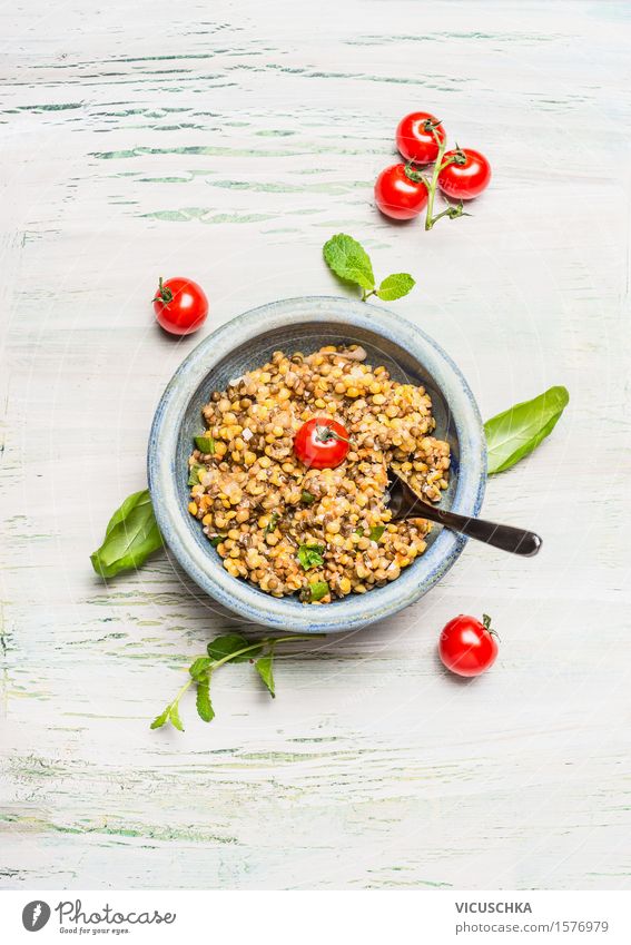 Gesunde Linsen-Salat mit Tomaten Lebensmittel Getreide Kräuter & Gewürze Ernährung Mittagessen Abendessen Festessen Picknick Bioprodukte Vegetarische Ernährung