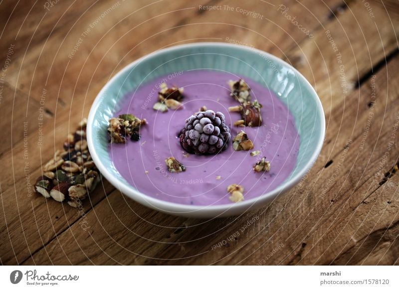 Snack Lebensmittel Dessert Süßwaren Ernährung Essen Frühstück Bioprodukte Gefühle Stimmung Brombeeren Beeren Müsli Korn Joghurt Kalorie Gesunde Ernährung