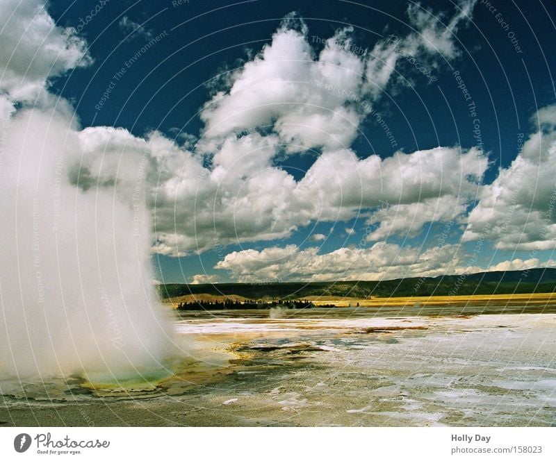 Farbtopfgeysir Publikum Natur Landschaft Urelemente Wassertropfen Himmel Wolken Sonnenlicht Sommer Schönes Wetter Wärme Vulkan Geysir Stein Tropfen Rauch