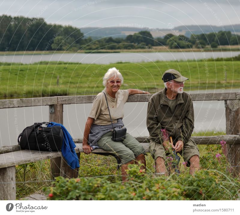 Wandertag Mensch maskulin feminin Weiblicher Senior Frau Männlicher Senior Mann Paar 2 60 und älter Landschaft Wolken Sommer wandern blau braun grün