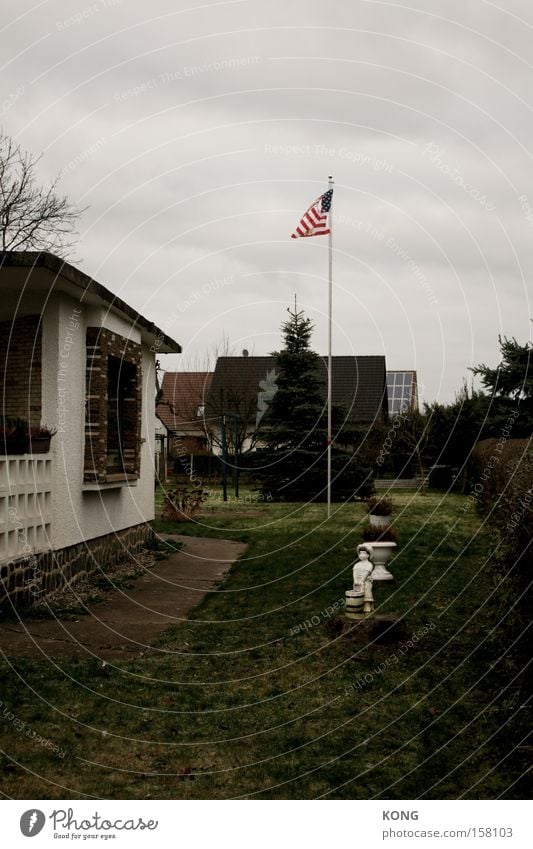 what so proudly we hailed Amerika USA Stars and Stripes Fahne Patriotismus Länder Vorgarten Stolz Fehler Macht obskur patriot country Provinz flagge zeigen