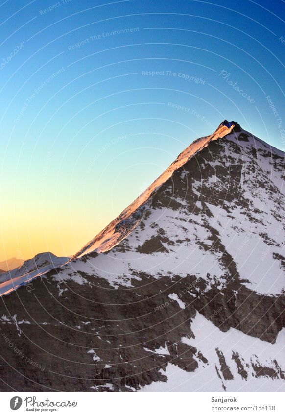 Guten Morgen Welt! Berge u. Gebirge Schnee Gipfel Felsen Felswand Bergsteigen Höhe Einsamkeit Hochgebirge Stein Berghang wandern Klettern Freiheit Alpen Fernweh