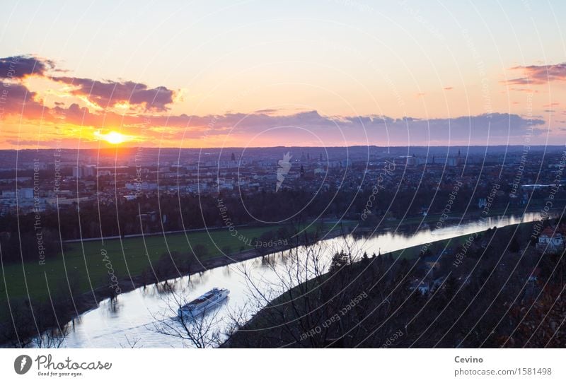 Dresden I Landschaft Himmel Wolken Schönes Wetter Park Flussufer Elbe Deutschland Europa Stadt Stadtrand Skyline Haus Zufriedenheit Dampfschiff Dämmerung