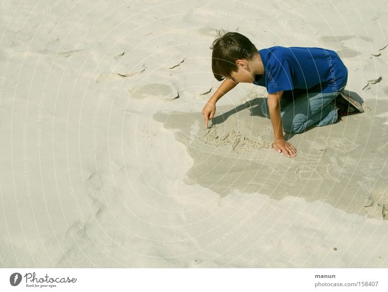 Sandfloh Erholung ruhig Spielen Kinderspiel Ferien & Urlaub & Reisen Sommer Sommerurlaub Strand Bildung lernen Junge Jugendliche 1 Mensch 8-13 Jahre Kindheit