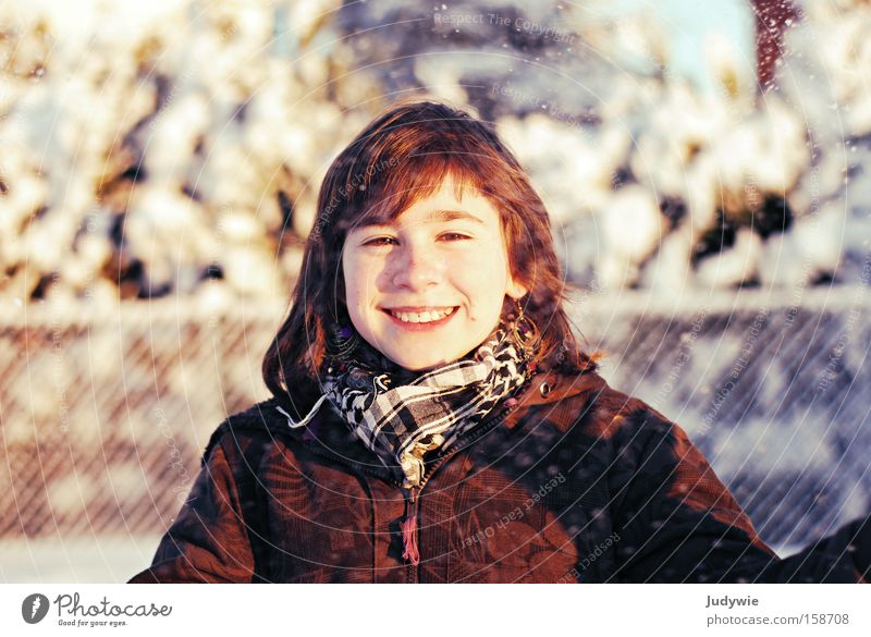 Schnee macht glücklich ! Winter Mädchen Fröhlichkeit klein Kind lachen Glück Lebensfreude kalt Jugendliche Freude