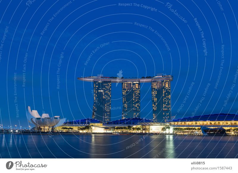 Marina Bay Sands in Singapur bei Nacht Reichtum Ferien & Urlaub & Reisen Tourismus Singapore Stadt Hochhaus Architektur modern Revier Hotel Stadtbild Turm