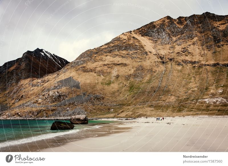 Lofoten Ferien & Urlaub & Reisen Ferne Meer Menschengruppe Natur Landschaft Klima schlechtes Wetter Regen Felsen Berge u. Gebirge Küste Strand Bucht maritim