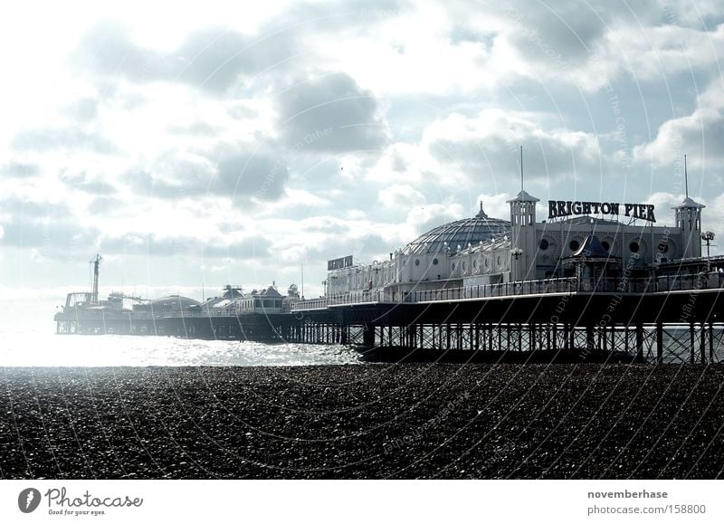 In weniger als 5 Minuten wird es regen! Wolken Hafen Holz blau Regen Meer Strand Anlegestelle Wasser weiß Brighton Sand England