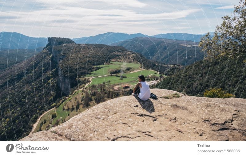 Hoch hinaus Ausflug Abenteuer Ferne Freiheit Expedition Berge u. Gebirge wandern feminin 1 Mensch 18-30 Jahre Jugendliche Erwachsene Natur Landschaft Horizont