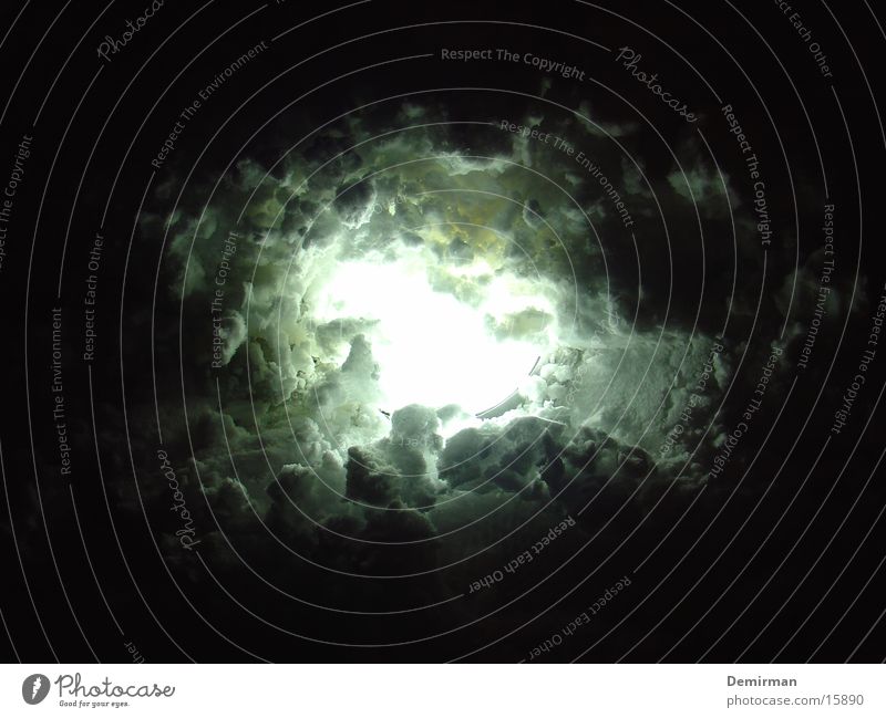 Lichtblick im Schnee weiß Winter kalt obskur snow white