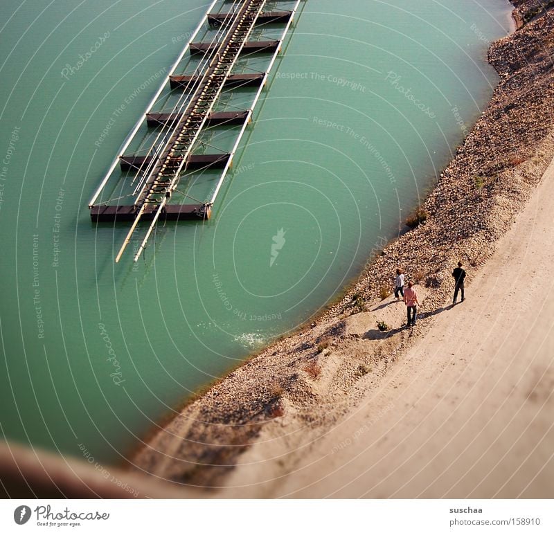 baggerseesandstrand See Baggersee Wasser Gewässer Teich grün Graben türkis Sand Strand Spaziergang oben klein Klettern Industrie Küste