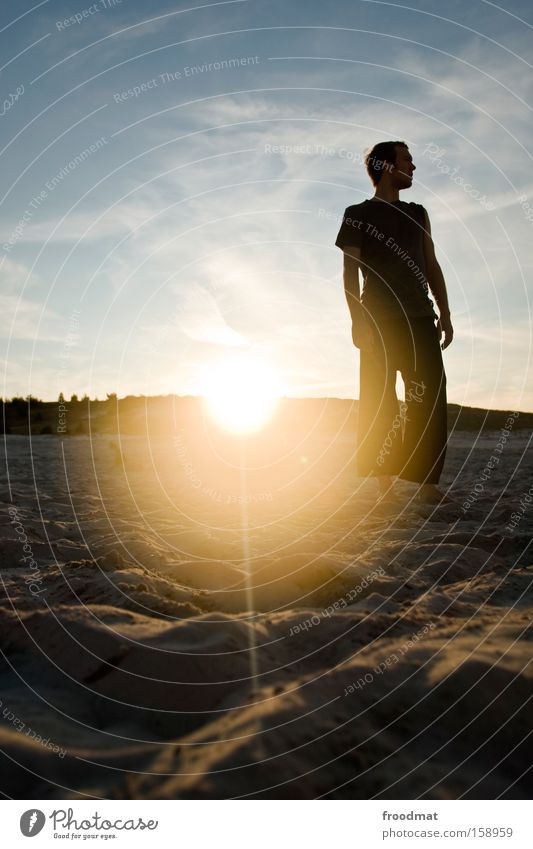 es war sommer Silhouette Sand Strand Sonne Gegenlicht Jugendliche Coolness Wärme Abend Sonnenuntergang Volleyball Himmel Mann Barfuß Spielen Küste Sommer