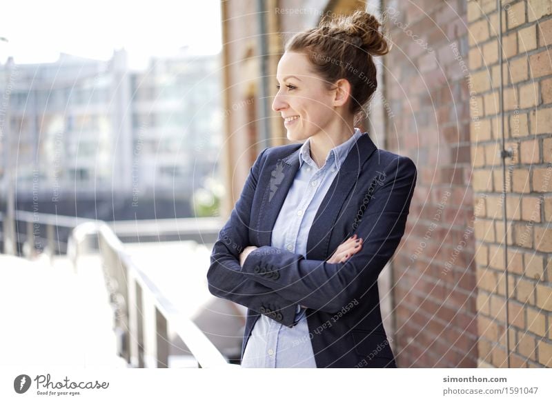 Break Lifestyle Reichtum elegant Berufsausbildung Azubi Praktikum Studium Business Mittelstand Unternehmen Karriere Erfolg Sitzung Team Feierabend feminin 1