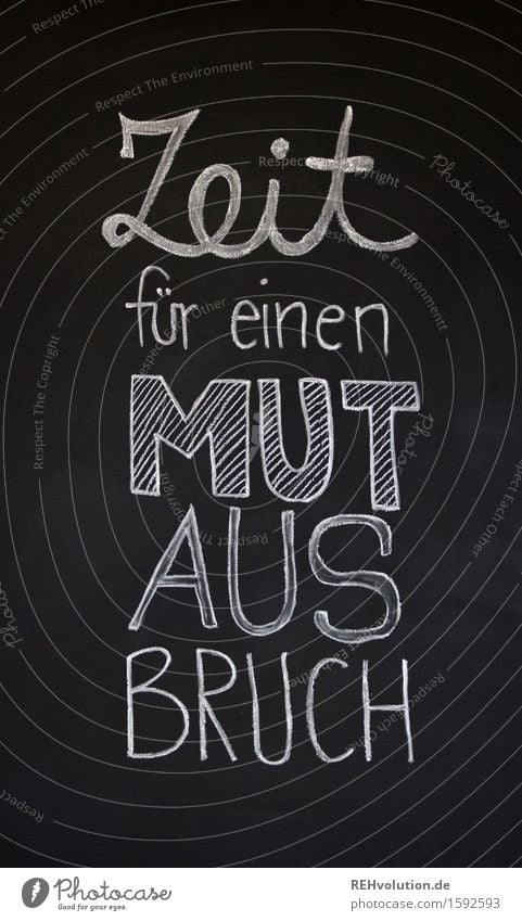 Zeit für einen Mutausbruch I Kunst Künstler Kunstwerk Tafel Kreide Typographie Text Wort Buchstaben gemalt Zeichnung Schriftzeichen Schule schreiben Handschrift