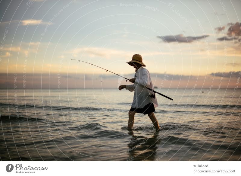 der angler Angeln Ferien & Urlaub & Reisen Tourismus Ferne Freiheit Sommerurlaub Strand Meer Wellen Wassersport maskulin 1 Mensch 45-60 Jahre Erwachsene Umwelt