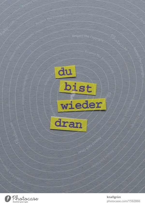 du bist wieder dran Schriftzeichen Schilder & Markierungen Kommunizieren eckig gelb grau Gefühle Freude Mut Einigkeit Zusammensein Selbstlosigkeit Gerechtigkeit